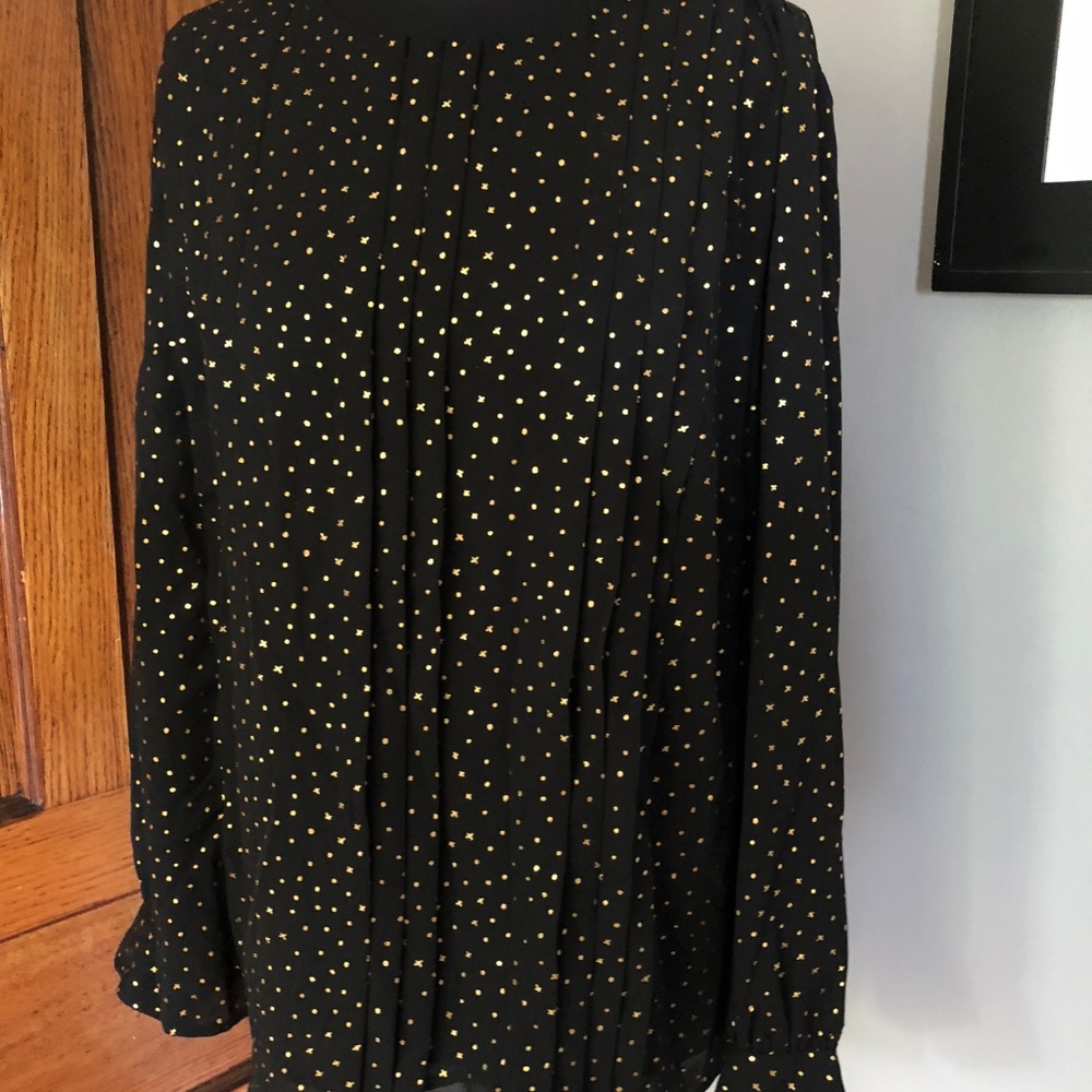 NWOT Ava & Viv black & gold star pintuck blouse
